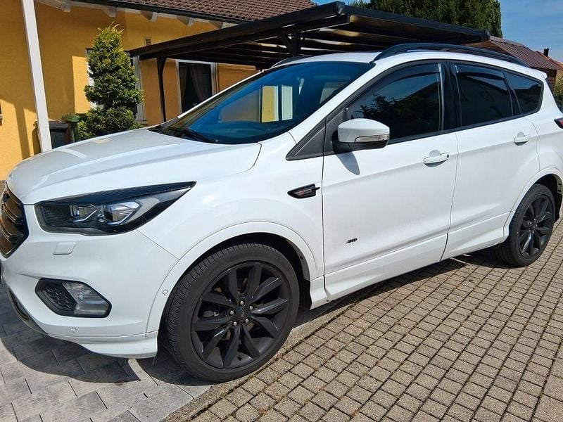 Weiß Gebraucht 2018 Ford Kuga ST-Line SUV | 15.990 € (Guter Preis) - Bild 1/4
