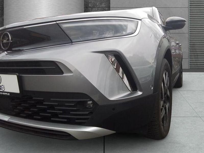 Gebraucht Opel Mokka Elegance 131 PS (96 kW) 2023 Kontrast grau/quarz silber SUV