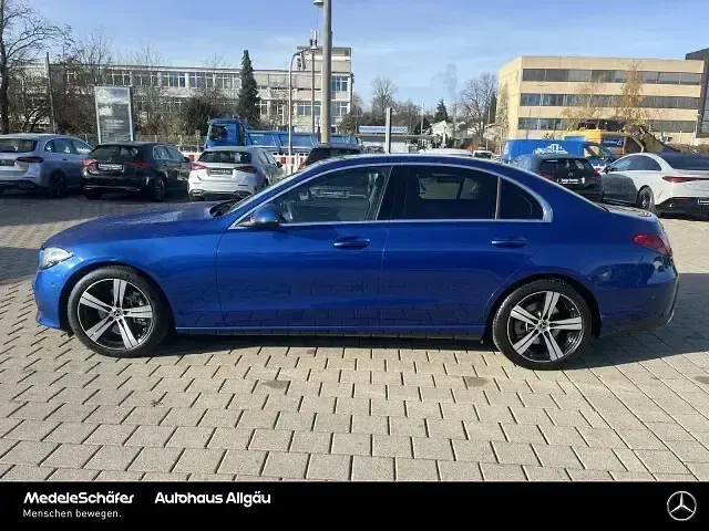 Gebraucht Mercedes C300 Avantgarde 265 PS (194 kW) 2024 Lack spektralblau Limousine