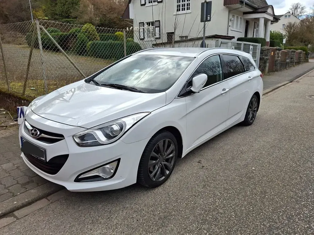 Gebraucht Hyundai i40 Comfort 135 PS (99 kW) 2014 Weiß Limousine