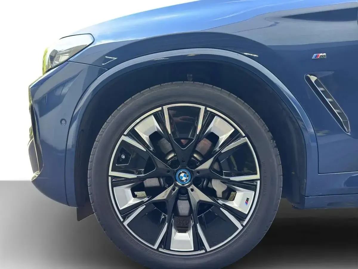 Gebraucht BMW iX3 Sport Line 210 kW (286 PS) 2024 Blau SUV