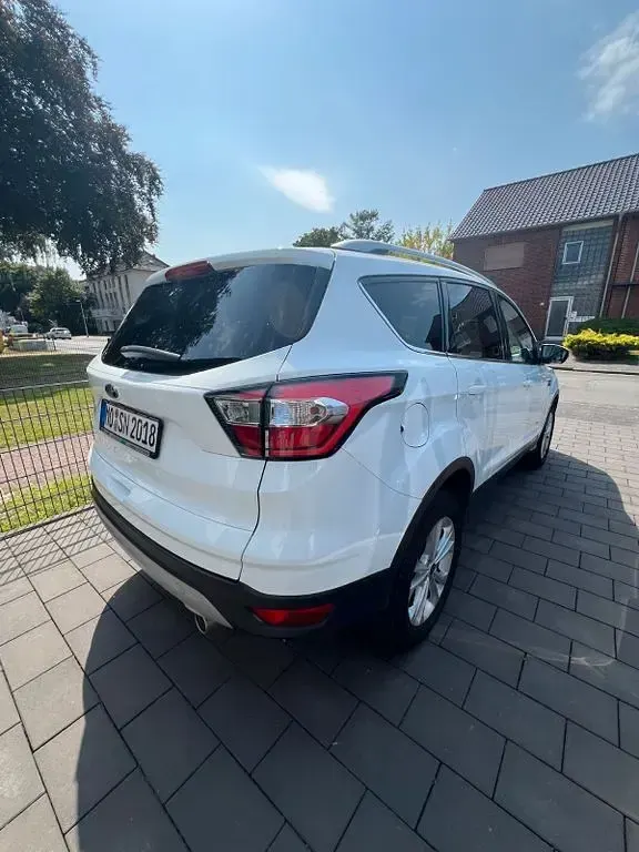 Gebraucht Ford Kuga Titanium 150 PS (110 kW) 2018 Weiß SUV