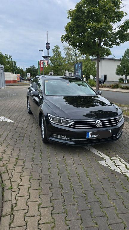 Schwarz Gebraucht 2017 VW Passat Comfortline Kombi | 12.400 € (Fairer Preis) - Bild 1/4