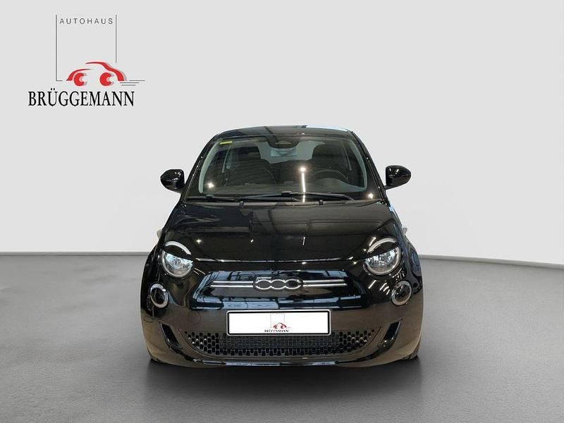Gebraucht Fiat 500e Action 69 kW (95 PS) 2022 Onyx schwarz Kleinwagen