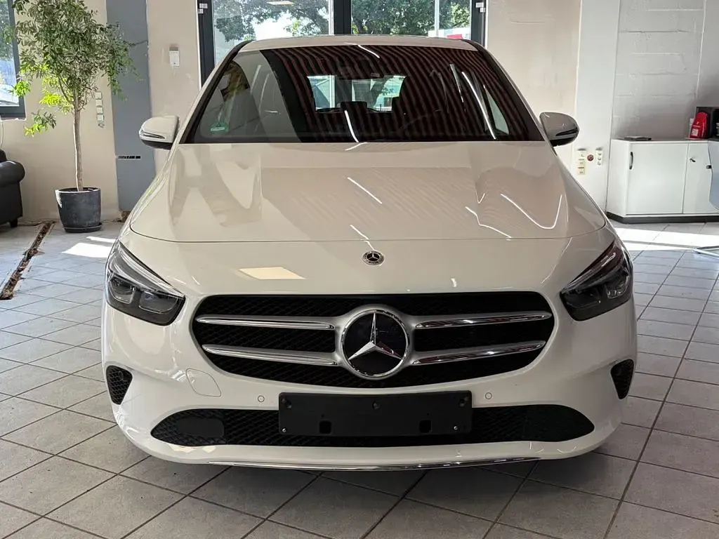 Gebraucht Mercedes B220 190 PS (139 kW) 2019 Polarweiss Kleinwagen