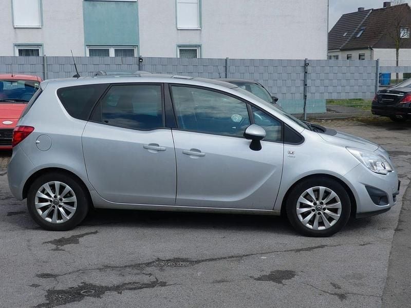 Gebraucht Opel Meriva 110 PS (80 kW) 2013 Silber Van / Kleinbus