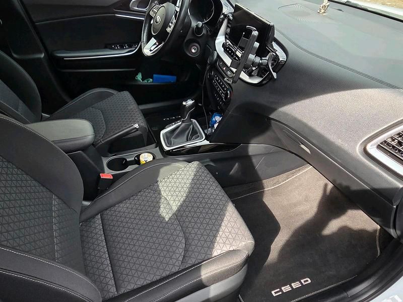 Gebraucht Kia Ceed Vision 140 PS (102 kW) 2020 Weiß Kleinwagen