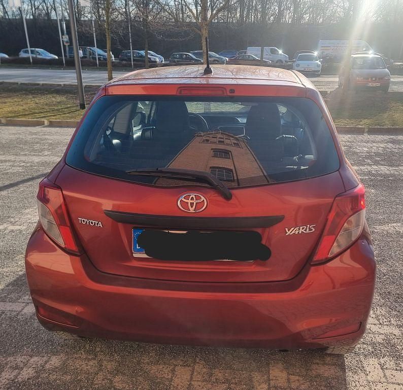 Gebraucht Toyota Yaris Cool 99 PS (72 kW) 2012 Rot Kleinwagen