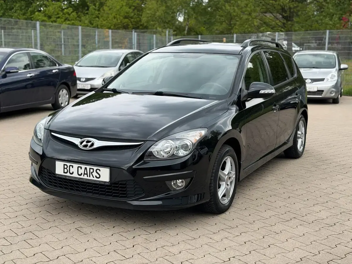 Gebraucht Hyundai i30 Edition 90 PS (66 kW) 2012 Schwarz Kombi