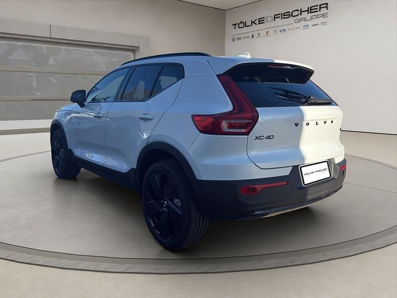 Neu Volvo XC40 Plus 163 PS (119 kW) 2025 Weiß SUV