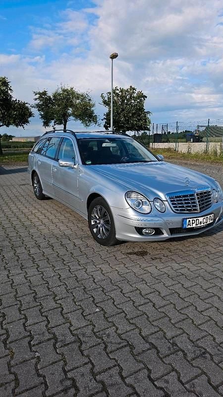 Grau Gebraucht 2009 Mercedes E320 Kombi | 5.000 € (Fairer Preis) - Bild 1/4