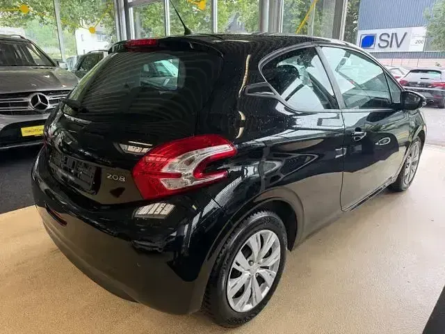 Gebraucht Peugeot 208 Active 82 PS (60 kW) 2015 Schwarz Kleinwagen