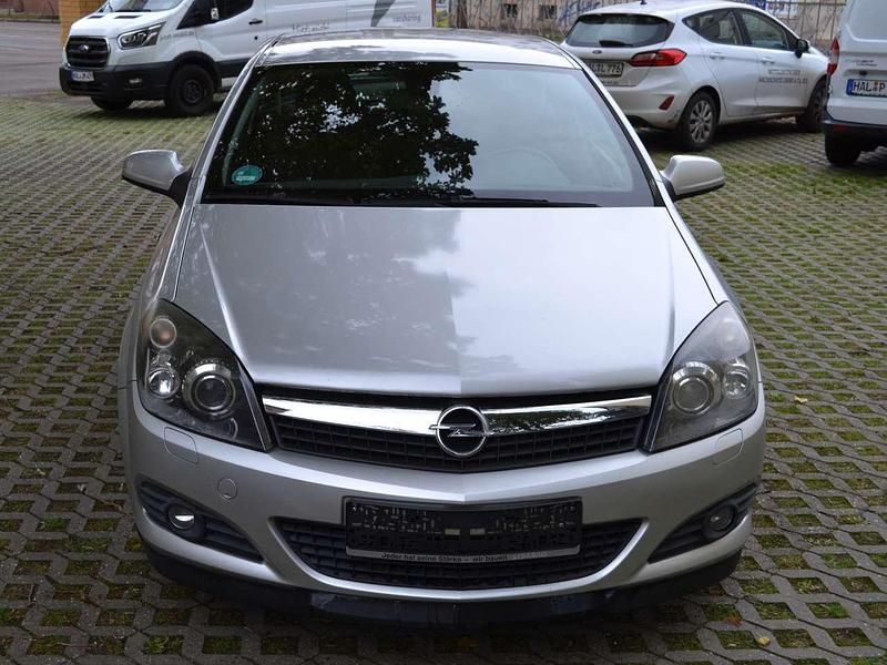 Gebraucht Opel Astra Innovation 101 PS (74 kW) 2009 Starsilber iii m2 Kleinwagen