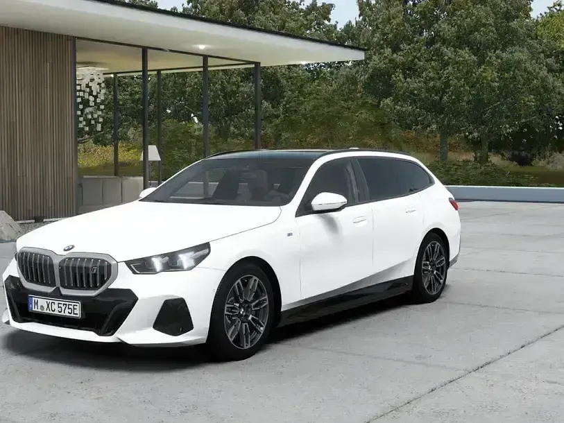 Gebraucht BMW i5 M Sport 250 kW (340 PS) 2025 Alpinweiss iii (weiß) Kombi