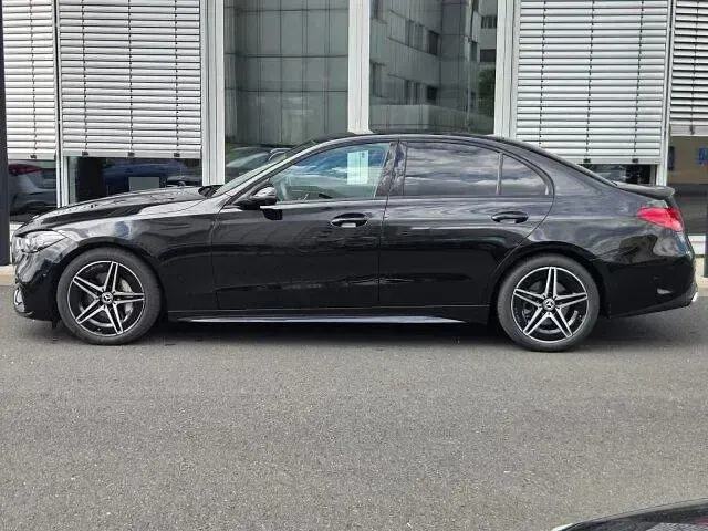 Gebraucht Mercedes C180 AMG 170 PS (125 kW) 2025 Lack obsidianschwarz Limousine