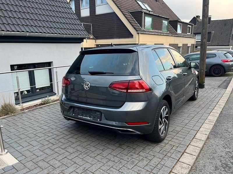 Gebraucht VW Golf VII Join 116 PS (85 kW) 2018 Grau Limousine