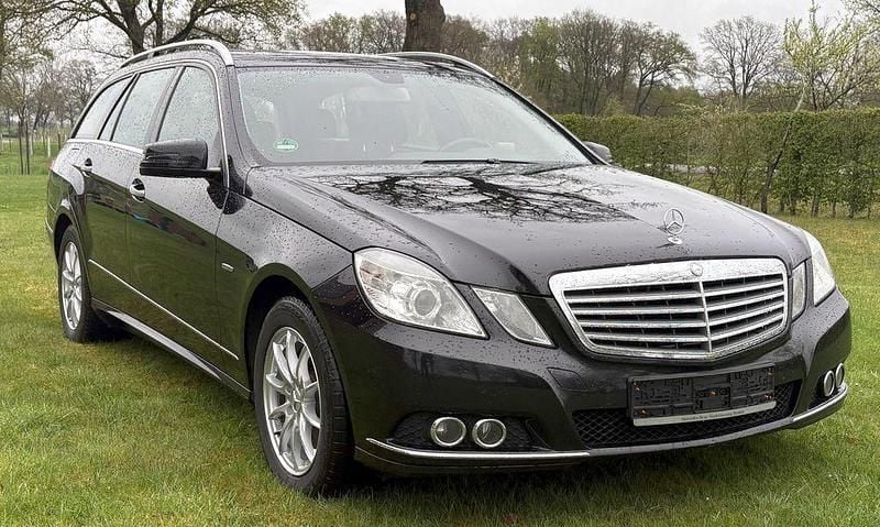 Schwarz Gebraucht 2011 Mercedes E220 Elegance Limousine | 5.300 € (Superpreis) - Bild 1/1