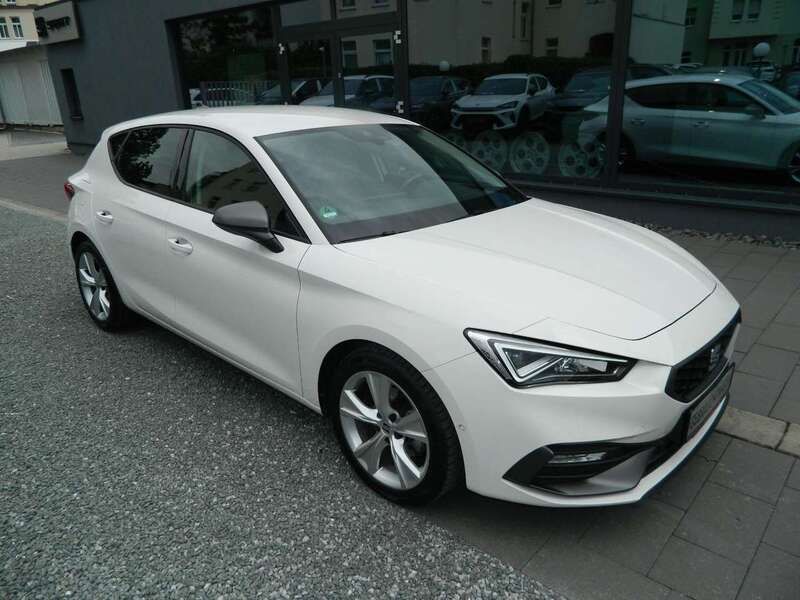 Weiß Gebraucht 2022 Seat Leon FR Limousine | 20.990 € (Guter Preis) - Bild 1/4