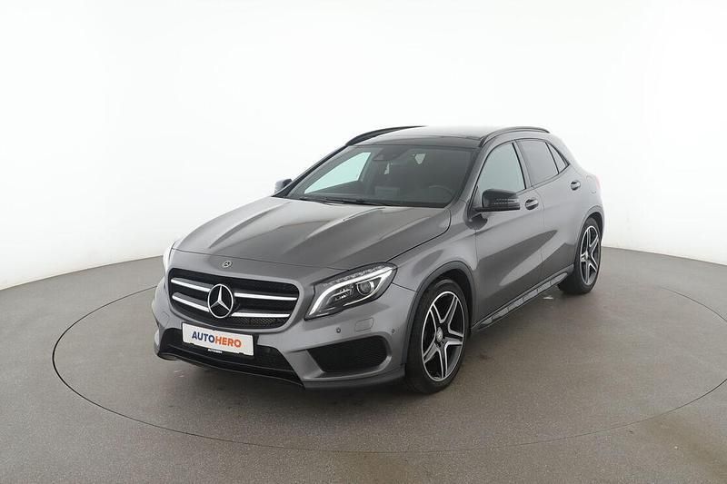 Grau Gebraucht 2016 Mercedes GLA250 AMG line SUV | 21.490 € (Etwas zu teuer) - Bild 1/3