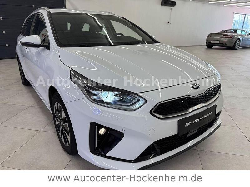 Weiß Gebraucht 2021 Kia Ceed Sportswagon Kombi | 16.999 € (Guter Preis) - Bild 1/4