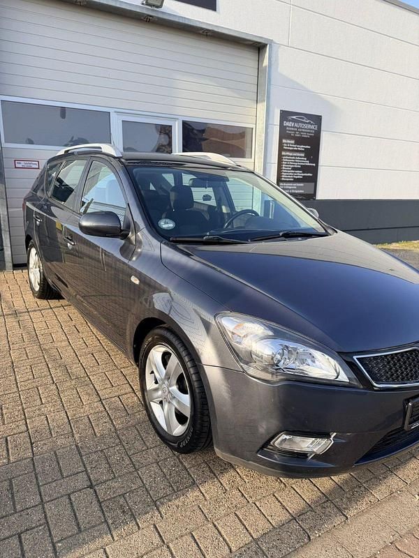 Gebraucht Kia Ceed Sportswagon Edition 7 111 PS (81 kW) 2012 Grau Kombi