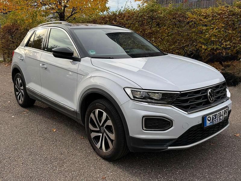 Weiß Gebraucht 2021 VW T-Roc Active SUV | 23.500 € (Fairer Preis) - Bild 1/4