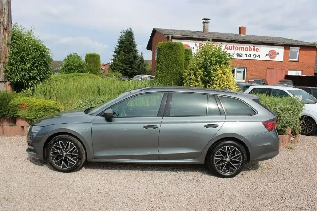 Gebraucht Skoda Octavia Clever 150 PS (110 kW) 2022 Grau Kombi