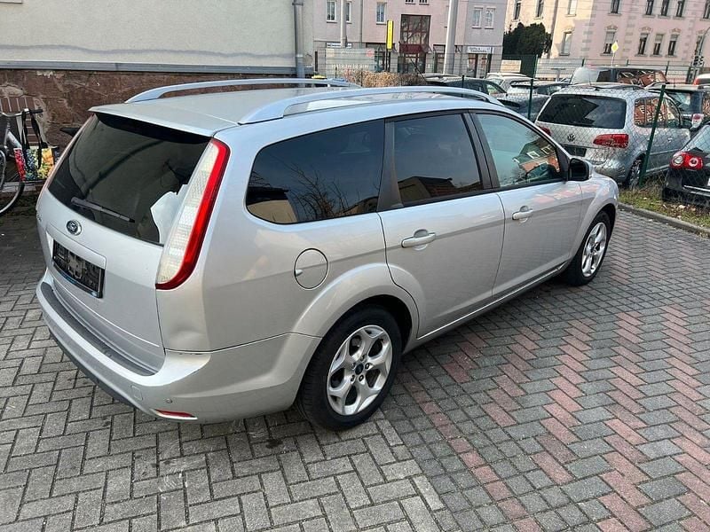 Gebraucht Ford Focus 101 PS (74 kW) 2010 Silber Kombi