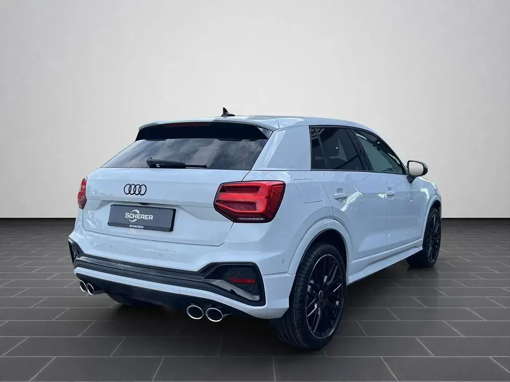 Gebraucht Audi SQ2 Ambiente 301 PS (221 kW) 2026 Gletscherweiß metallic (metallic) SUV