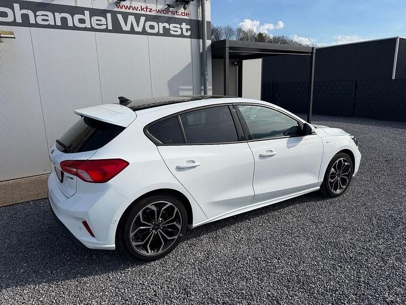 Gebraucht Ford Focus ST-Line 125 PS (91 kW) 2022 Weiß Limousine