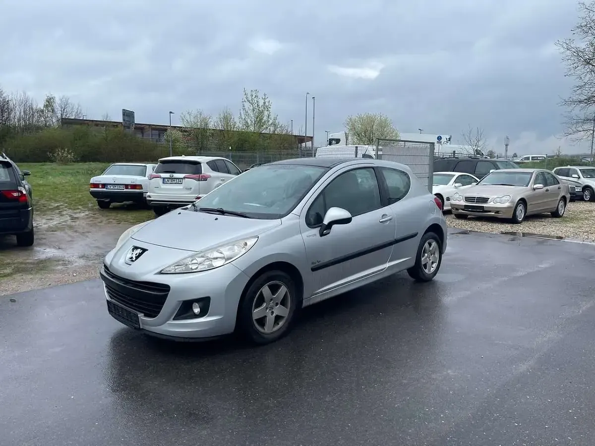 Gebraucht Peugeot 207 Urban Move 95 PS (69 kW) 2011 Silber Limousine
