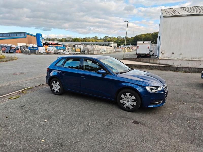 Gebraucht Audi A3 Attraction 125 PS (91 kW) 2014 Blau Limousine