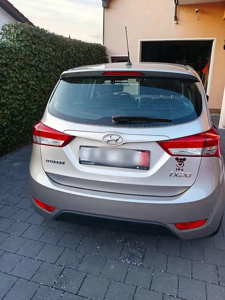 Gebraucht Hyundai ix20 Classic 90 PS (66 kW) 2017 Gold Kleinwagen