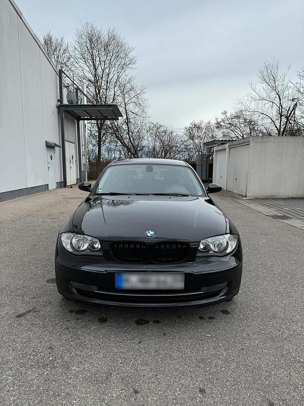 Gebraucht BMW 116 122 PS (89 kW) 2008 Schwarz Kleinwagen