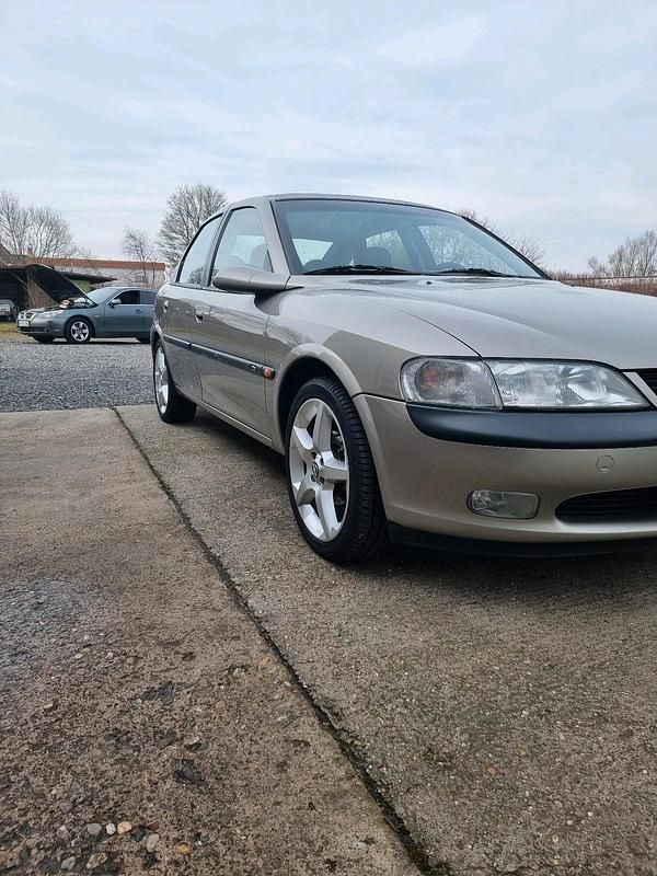 Gebraucht Opel Vectra 115 PS (84 kW) 1997 Limousine