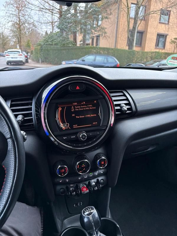 Gebraucht Mini Cooper 135 PS (99 kW) 2015 Schwarz Kleinwagen