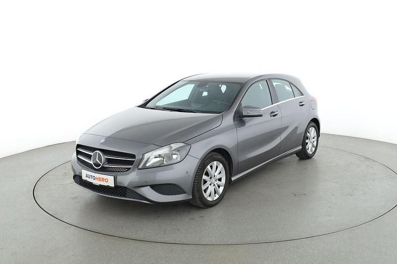 Grau Gebraucht 2014 Mercedes A180 Style Limousine | 13.600 € (Fairer Preis) - Bild 1/3