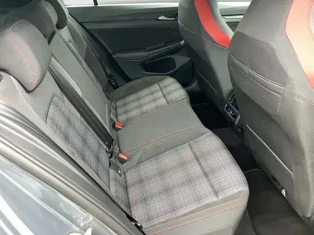 Gebraucht VW Golf VIII GTI 245 PS (180 kW) 2022 Grau Limousine