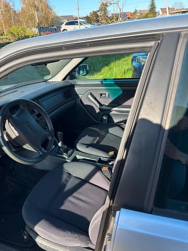 Second-hand Audi 80 90 CP (66 kW) 1994 Argintiu Berlinǎ