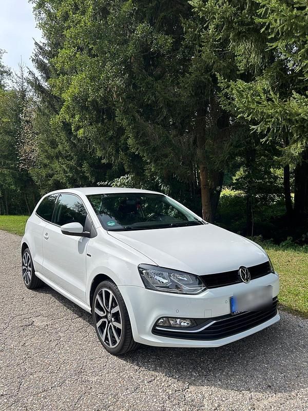 Weiß Gebraucht 2015 VW Polo LOUNGE Kleinwagen | 9.000 € (Etwas zu teuer) - Bild 1/4