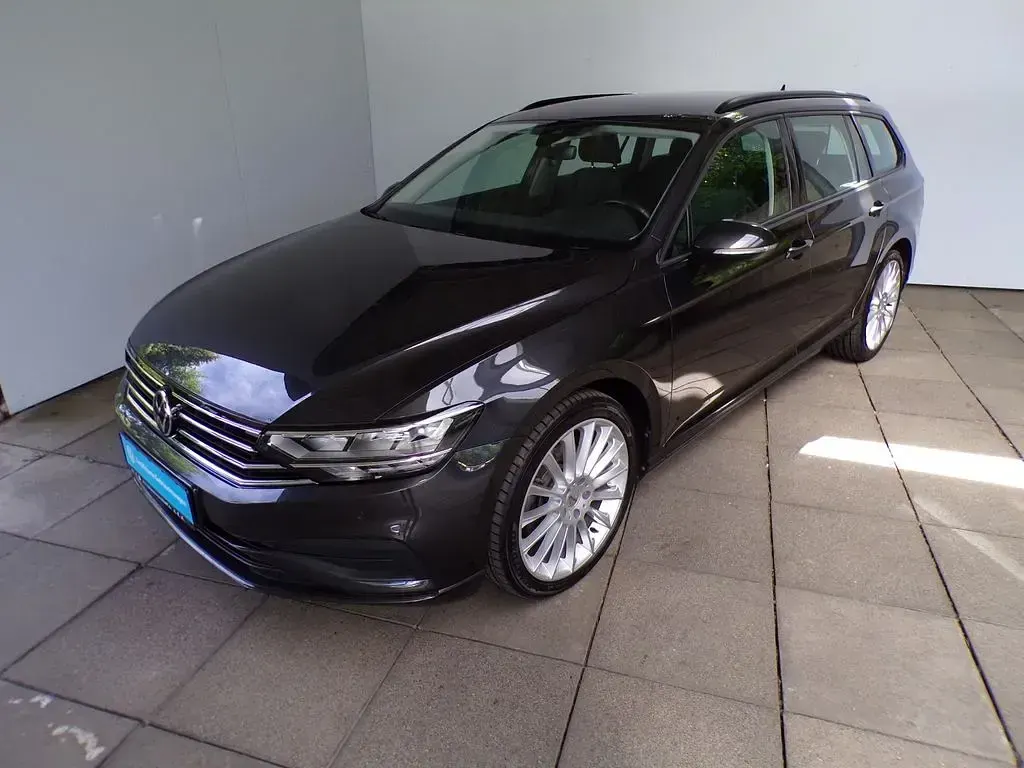 Gebraucht VW Passat Basis 150 PS (110 kW) 2021 Grau Kombi
