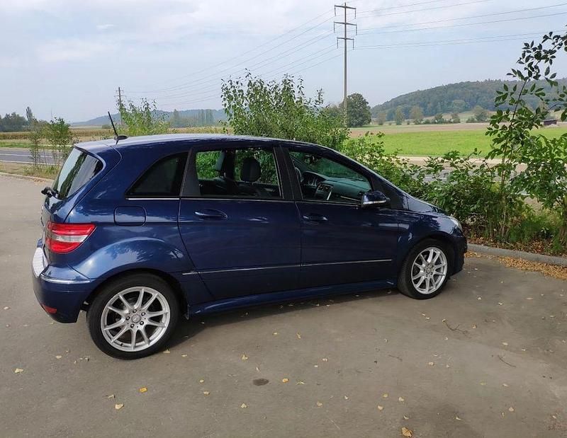 Blau Gebraucht 2010 Mercedes B200 Van / Kleinbus | 3.900 € (Superpreis) - Bild 1/4