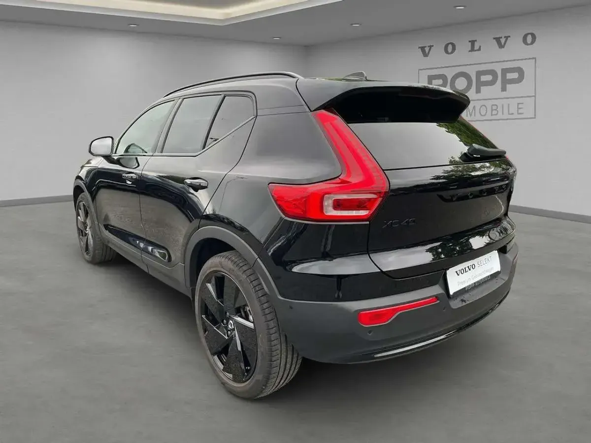 Gebraucht Volvo XC40 Plus 163 PS (119 kW) 2025 Onyx black / metallic SUV