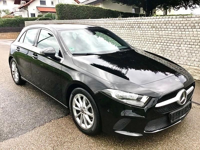 Schwarz Gebraucht 2020 Mercedes A200 Progressive Limousine | 18.700 € (Fairer Preis) - Bild 1/4