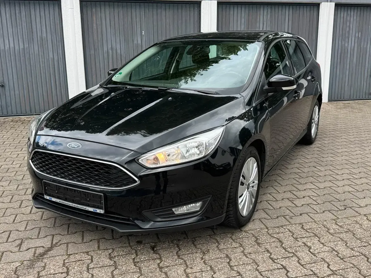 Gebraucht Ford Focus Trend 101 PS (74 kW) 2015 Schwarz Kombi