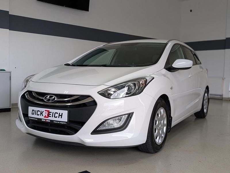 Weiß Gebraucht 2012 Hyundai i30 Kombi | 6.480 € (Fairer Preis) - Bild 1/3