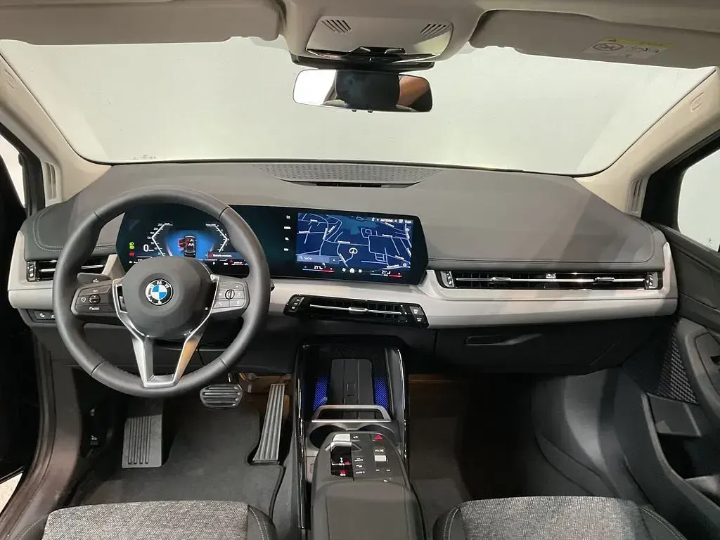 Neu BMW 220 170 PS (125 kW) 2025 Schwarz Van / Kleinbus