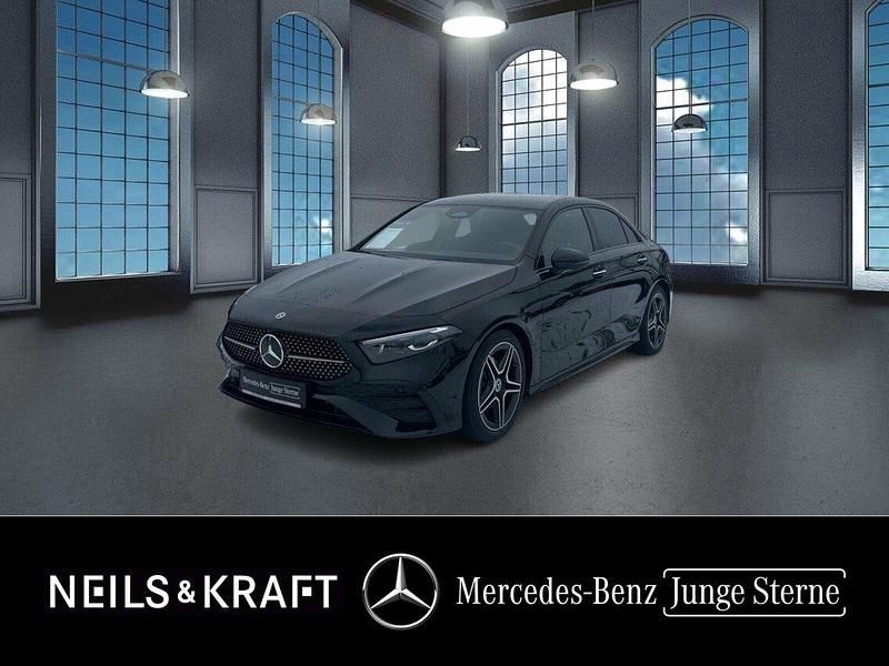 Schwarz Gebraucht 2025 Mercedes A200 AMG Limousine | 34.480 € (Fairer Preis) - Bild 1/4