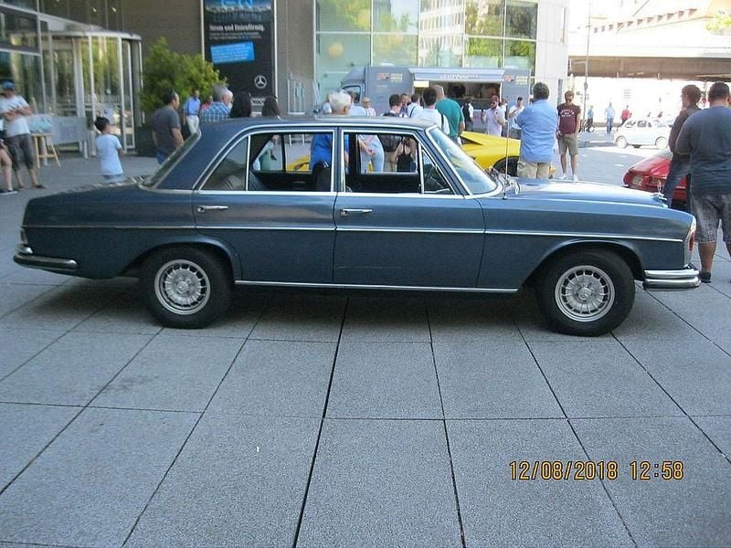 Blau Gebraucht 1972 Mercedes 280 SE Limousine | 22.999 € - Bild 1/4