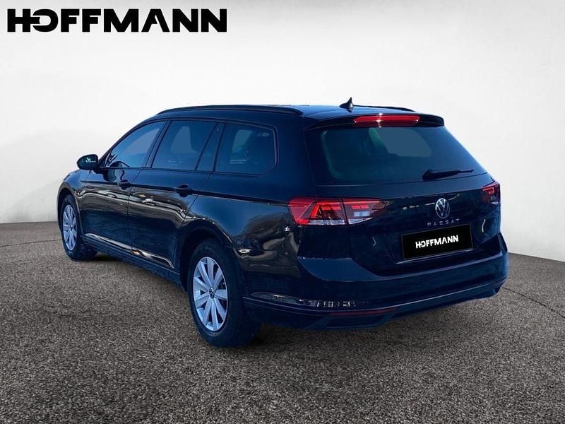 Gebraucht VW Passat Basis 150 PS (110 kW) 2023 Deep black pearlescent Kombi